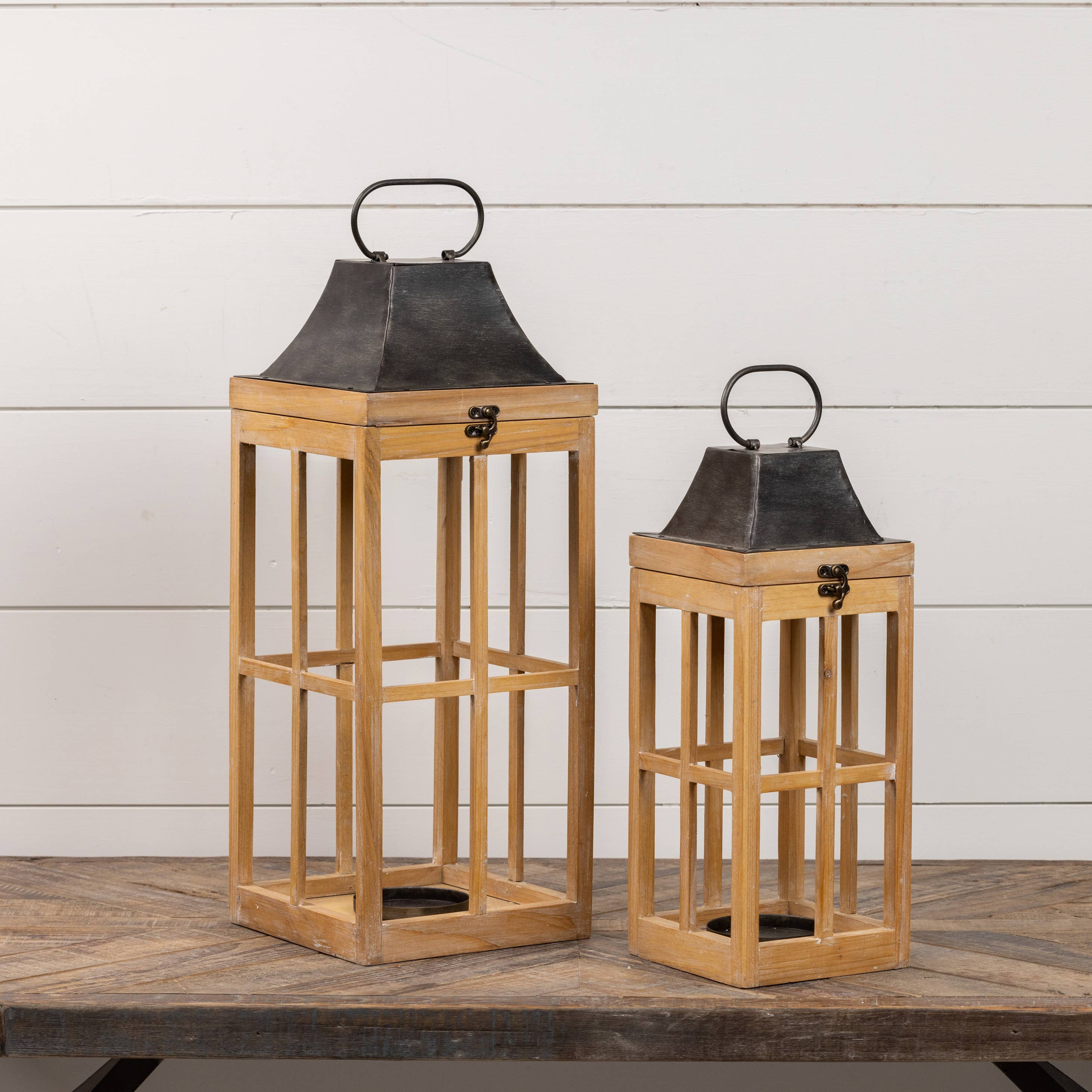 20.5" BLACK HANDLE LANTERN