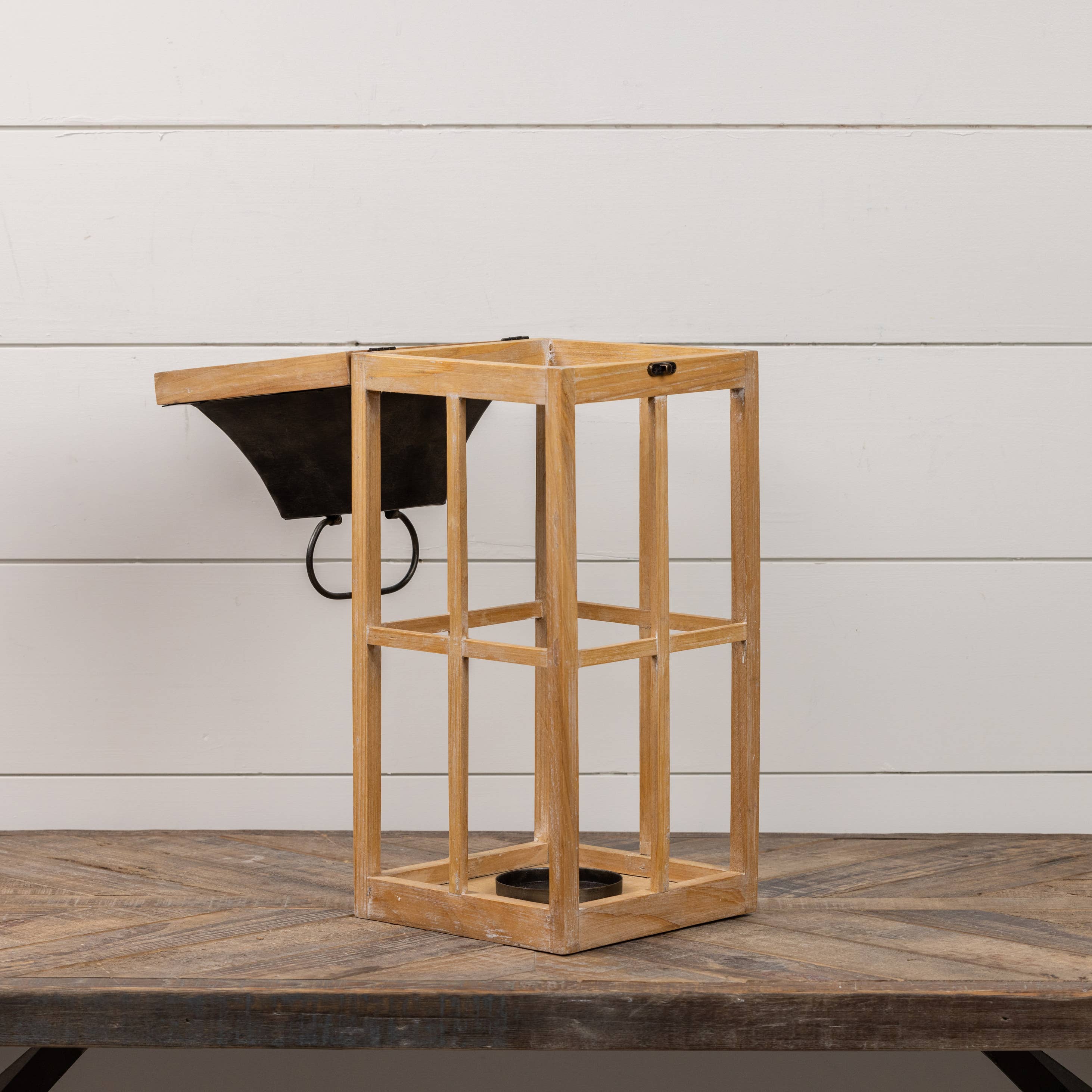 20.5" BLACK HANDLE LANTERN